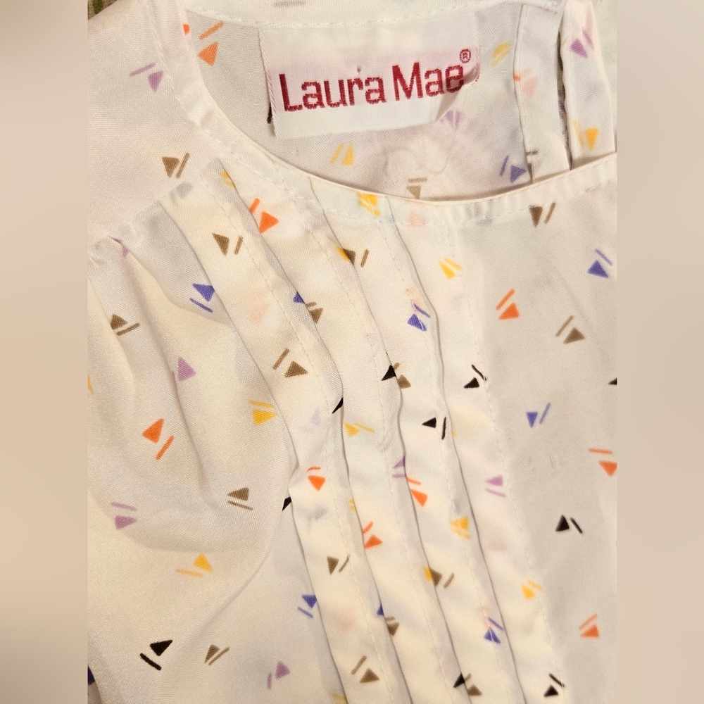 Vintage Laura Mae Blouse - Short Sleeve - Lively Triangle Allover Print - Size M